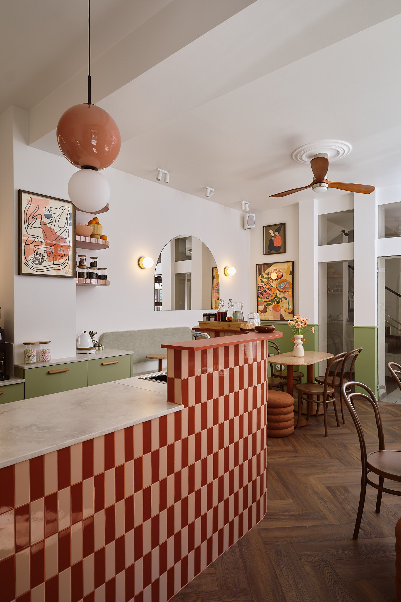 kolorowy bar w obłym kształcie